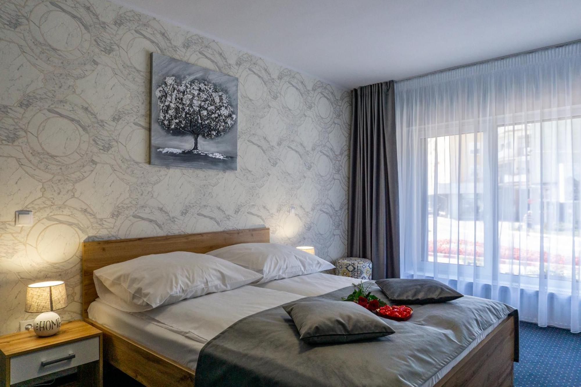 Hotel Epic Centrum Cisnădie Værelse billede