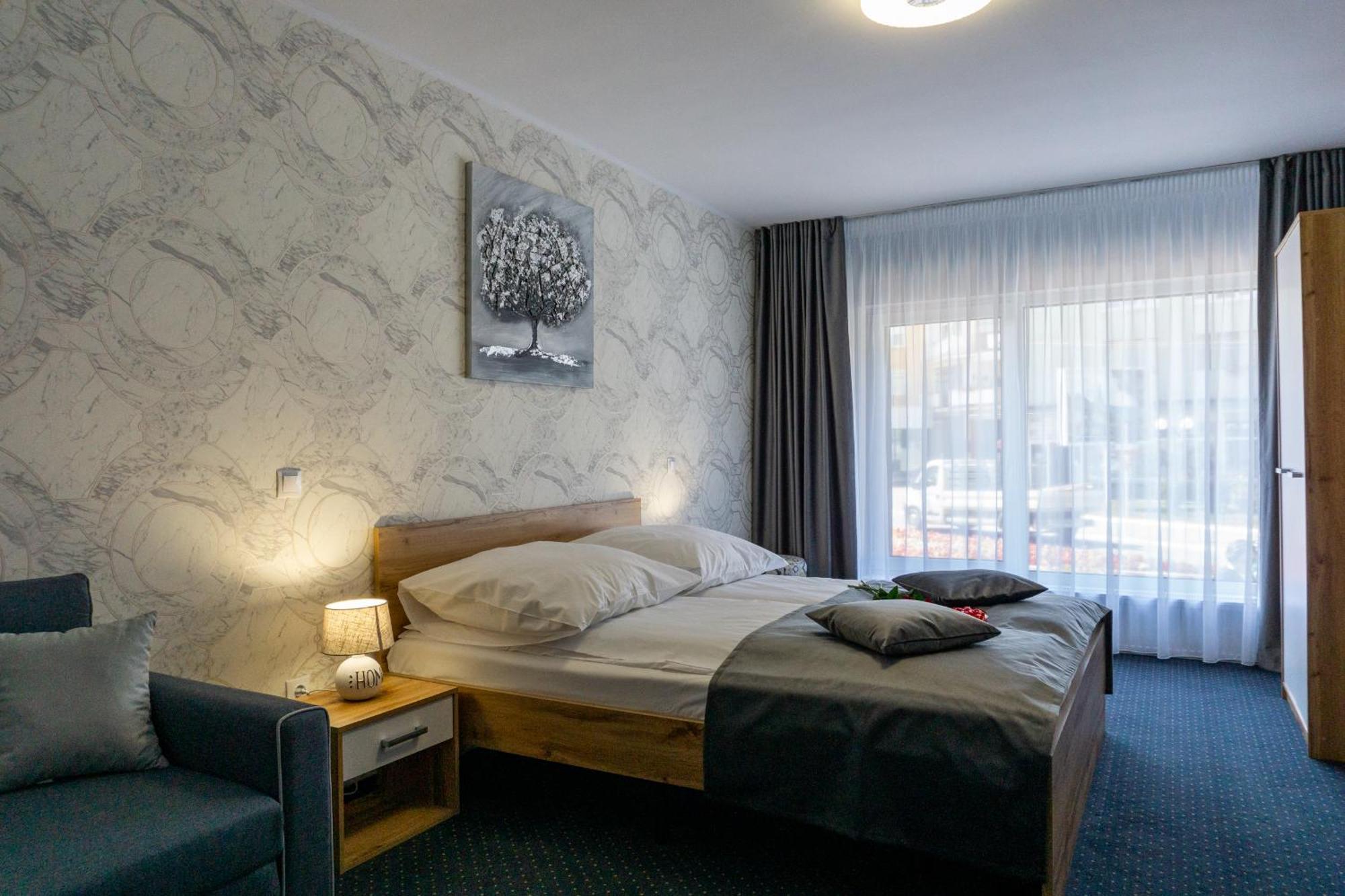 Hotel Epic Centrum Cisnădie Værelse billede